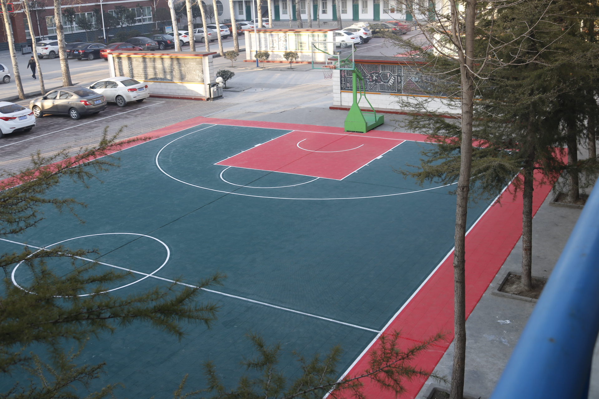 叮咚！懸浮地板敲開了這所校園的大門~~~