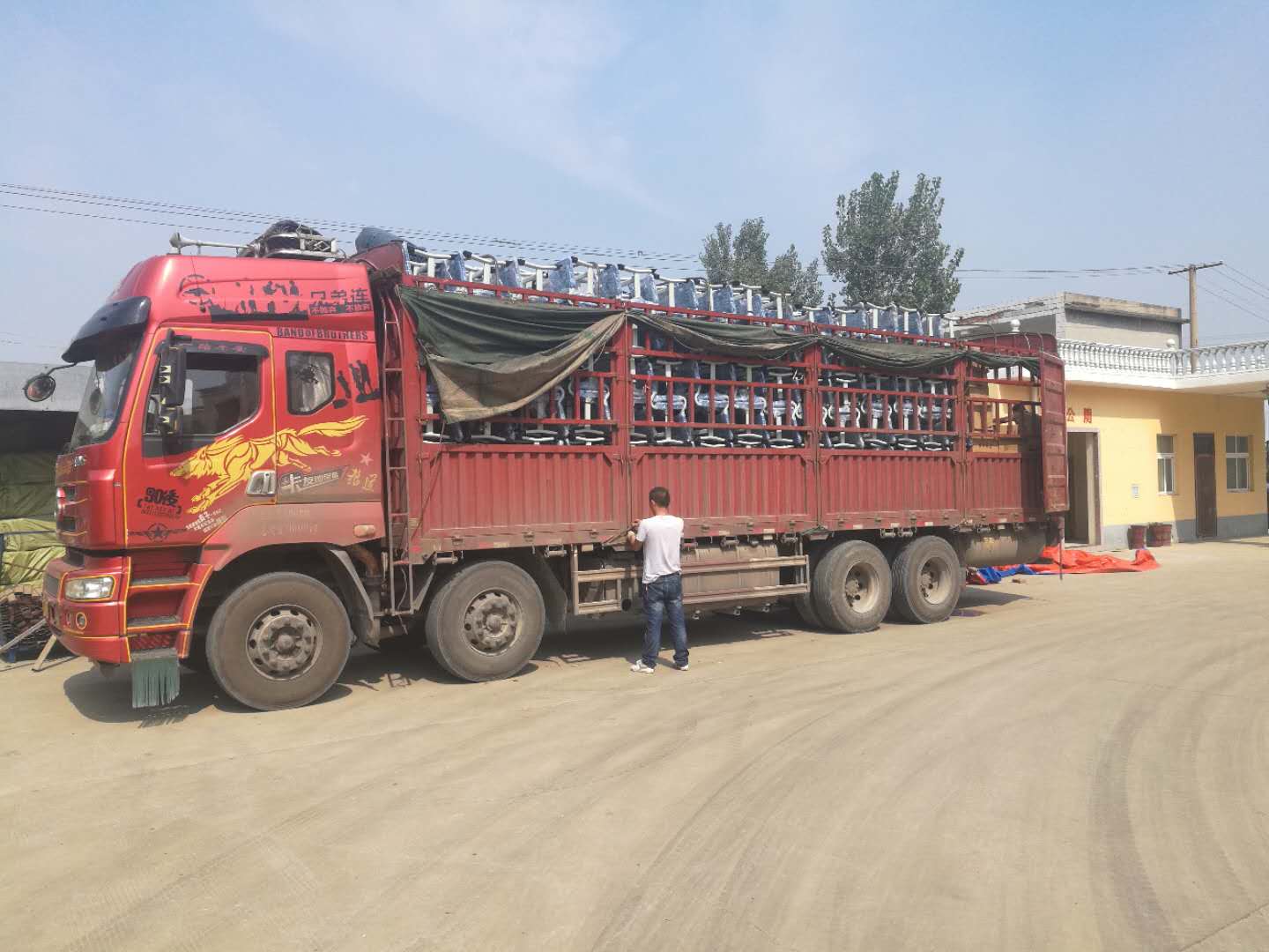 祝賀“睿學(xué)卓藝”課桌椅入駐北京外國語大學(xué)西南附屬學(xué)校！