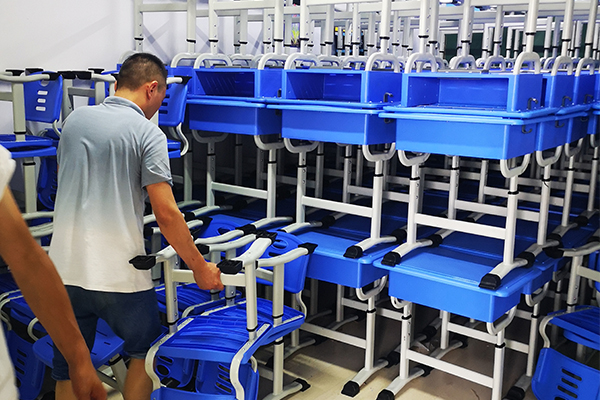 103c課桌椅真火了！