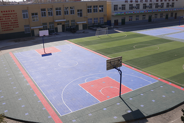 懸浮拼裝地板為什么適合在室外使用？