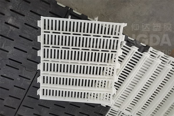 母豬產(chǎn)床上使用塑料漏縫板會斷嗎？