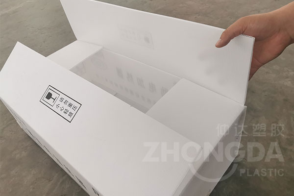 可折疊中空板周轉(zhuǎn)箱的特點(diǎn)是什么？