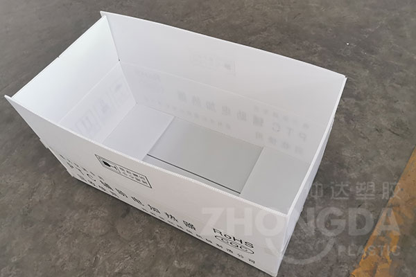 中空板箱價格與紙箱相比有優(yōu)勢嗎？